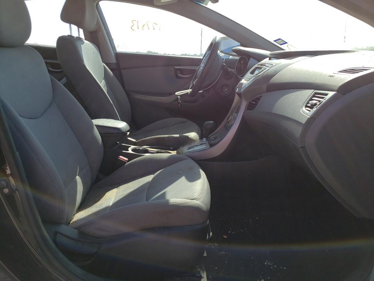Hyundai Elantra 2012 — 5