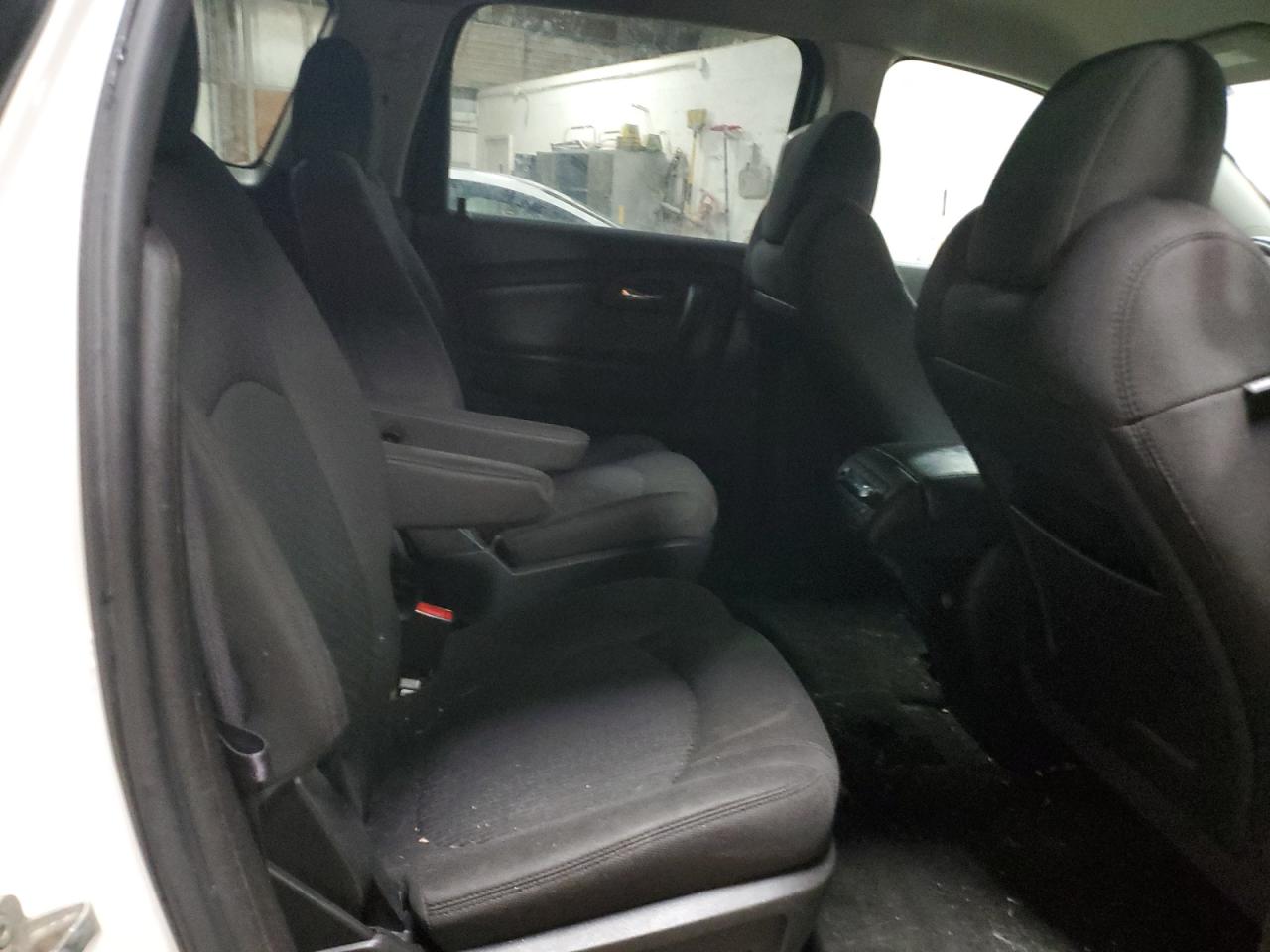 Chevrolet Traverse 2011 — 12