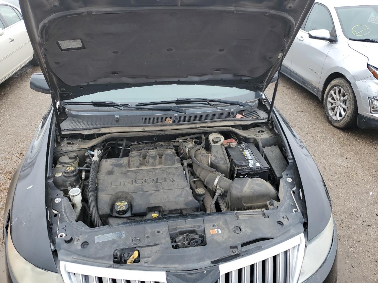 Lincoln MKS 2010 — 12