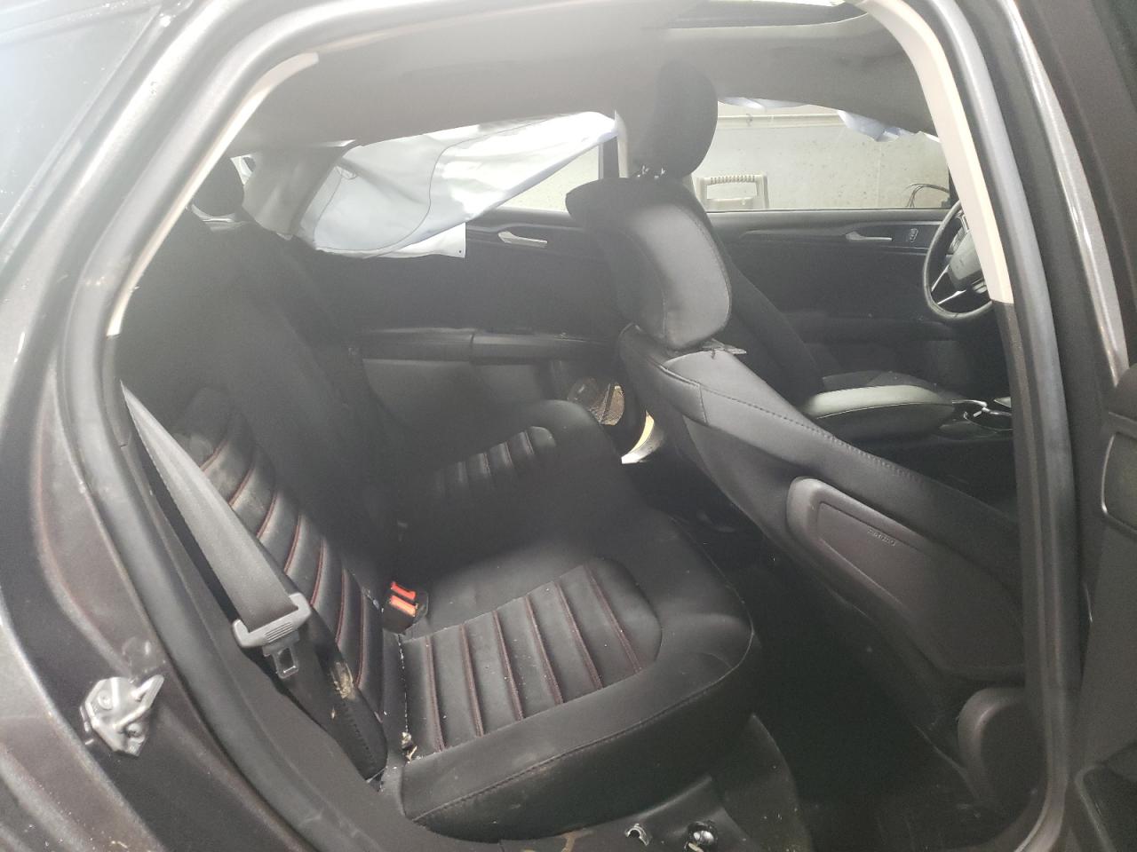 Ford Fusion 2015 — 11