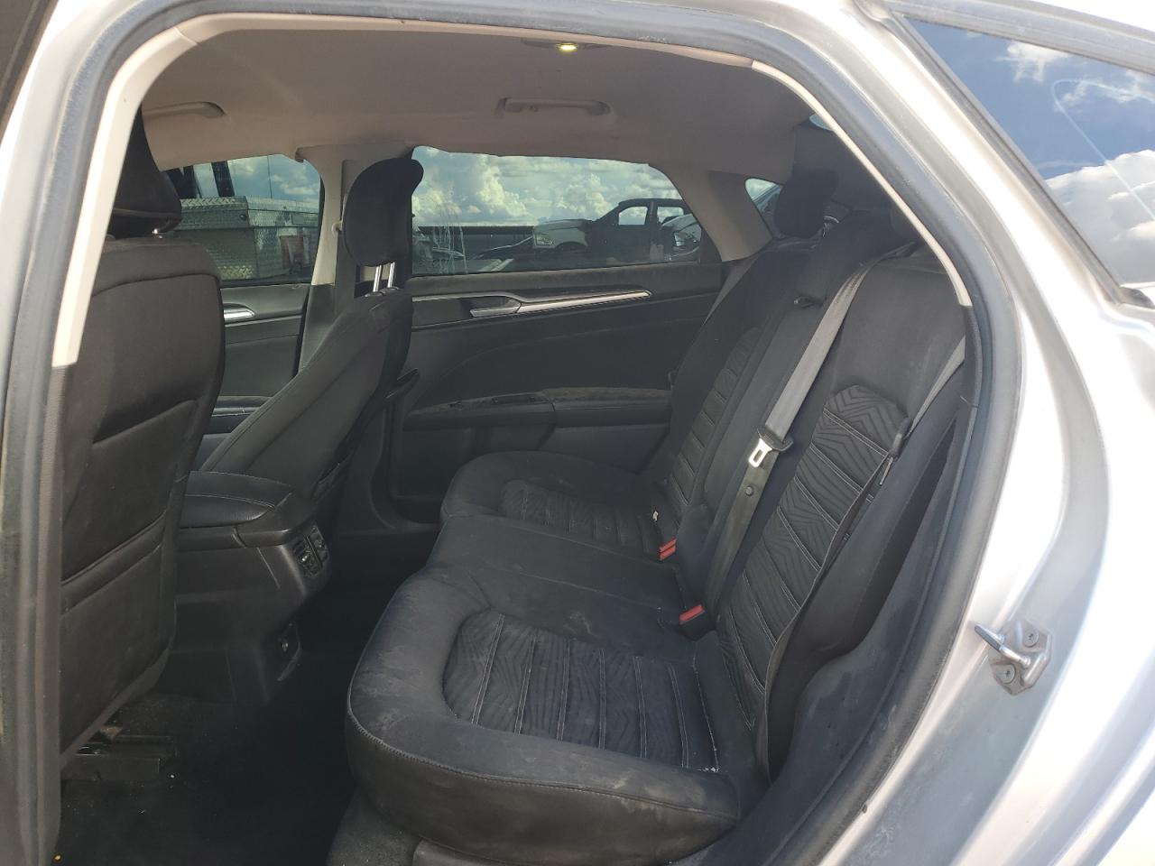 Ford Fusion 2016 — 11