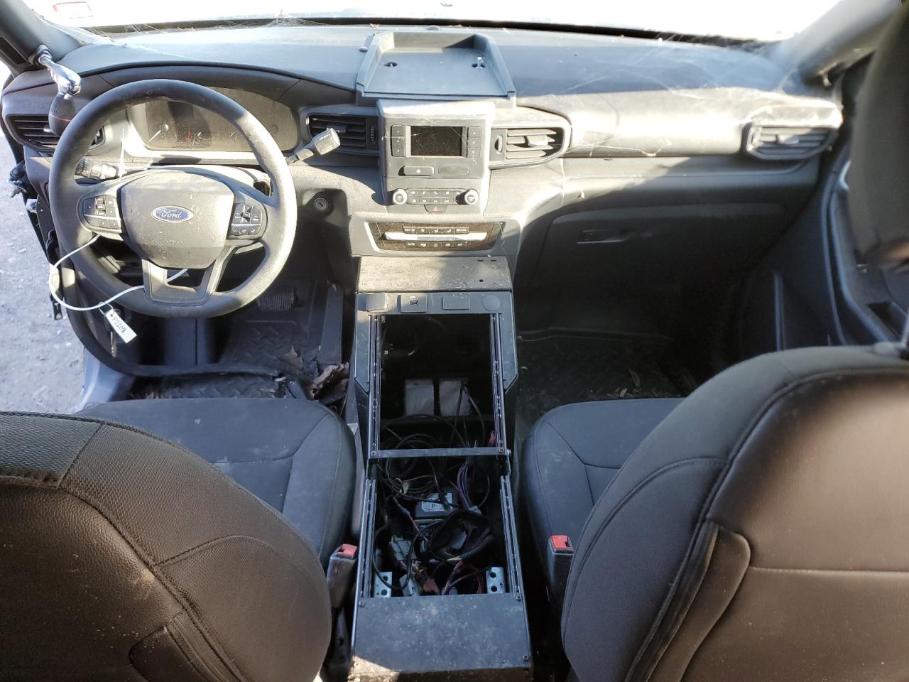 Ford Explorer 2022 — 9