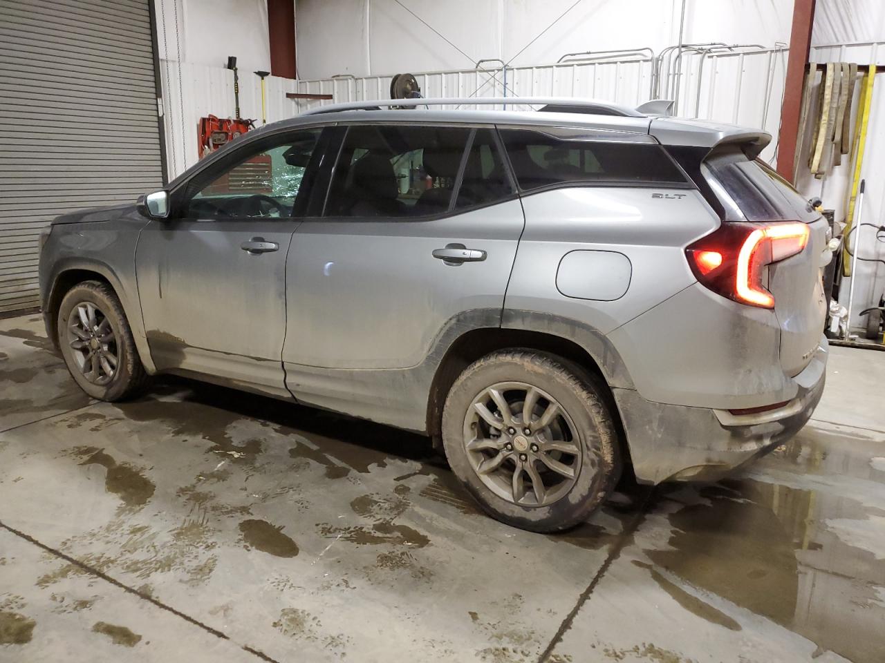 GMC Terrain 2023 — 3