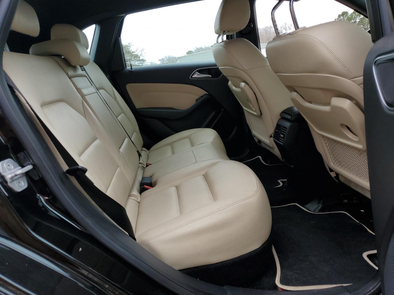 Mercedes-Benz B 2014 — 12