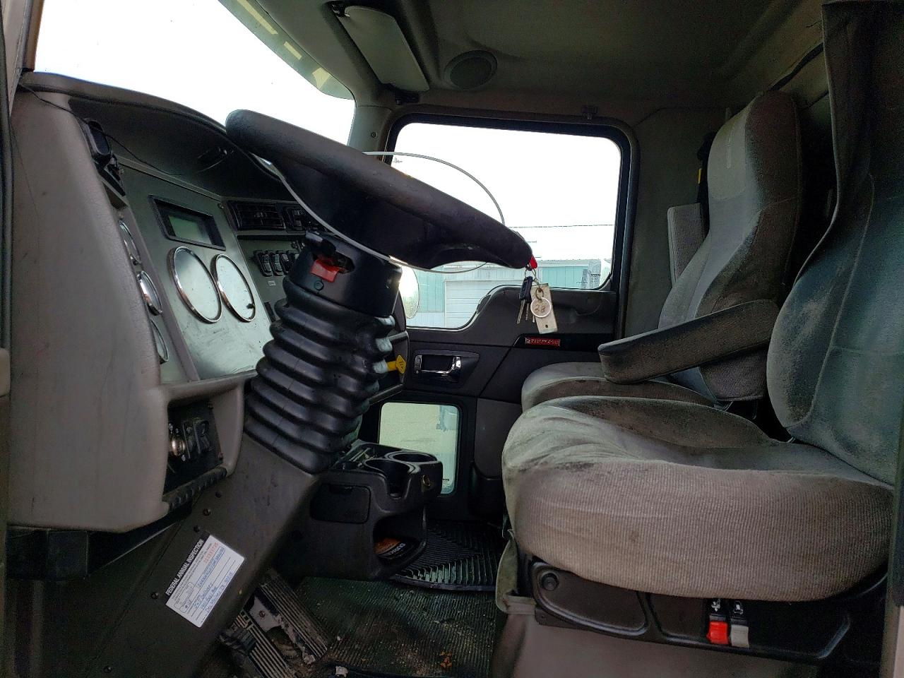 Kenworth T300 2013 — 8