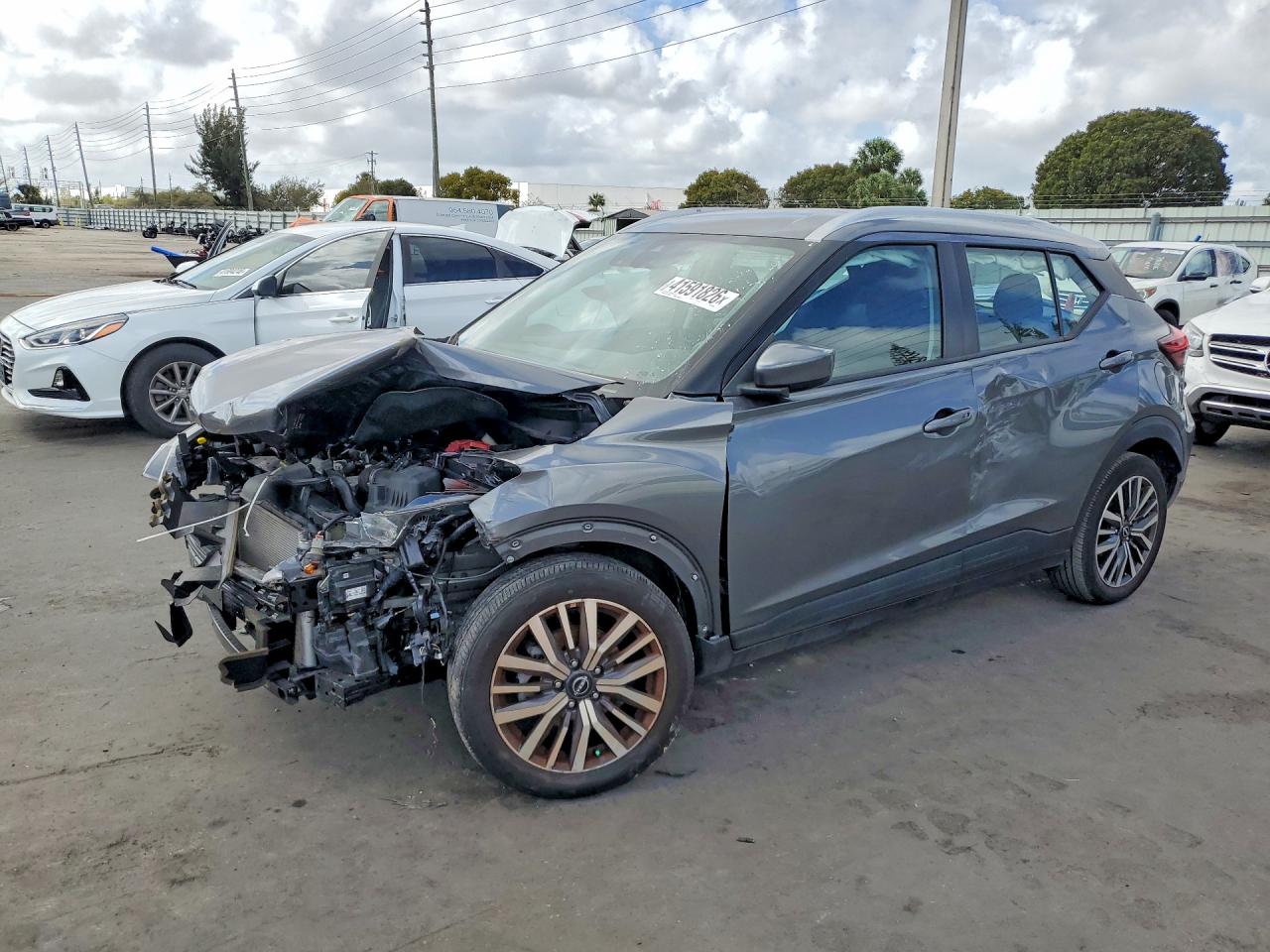 2023 NISSAN KICKS