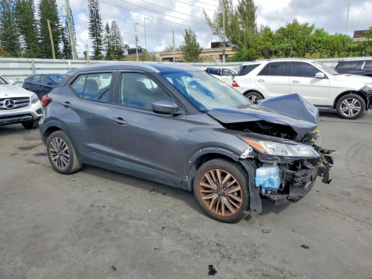 2023 NISSAN KICKS
