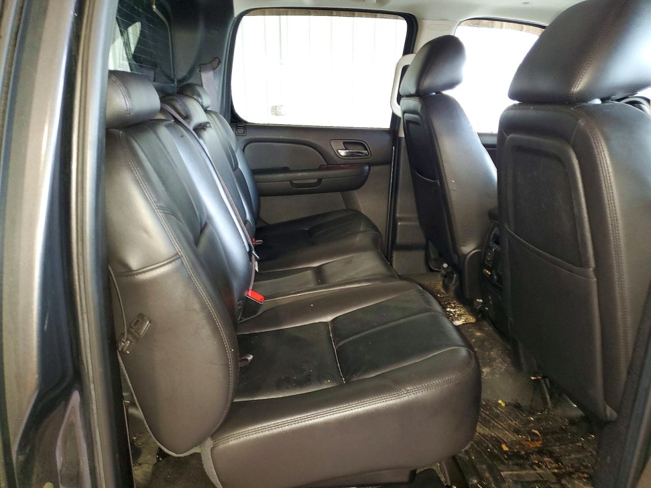 CHEVROLET AVALANCHE 2011 — 11