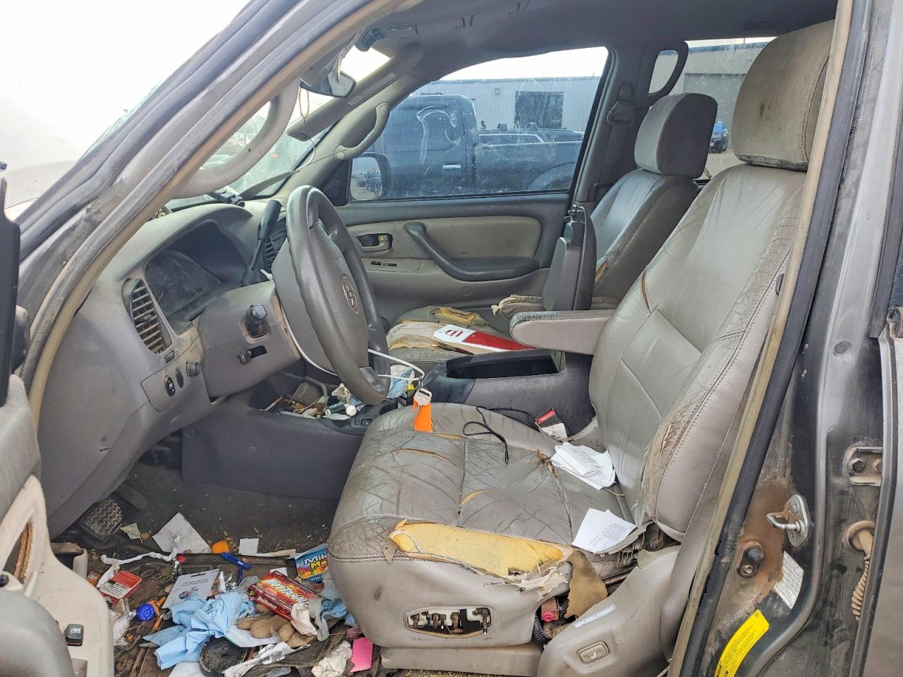 Toyota Sequoia 2004 — 8
