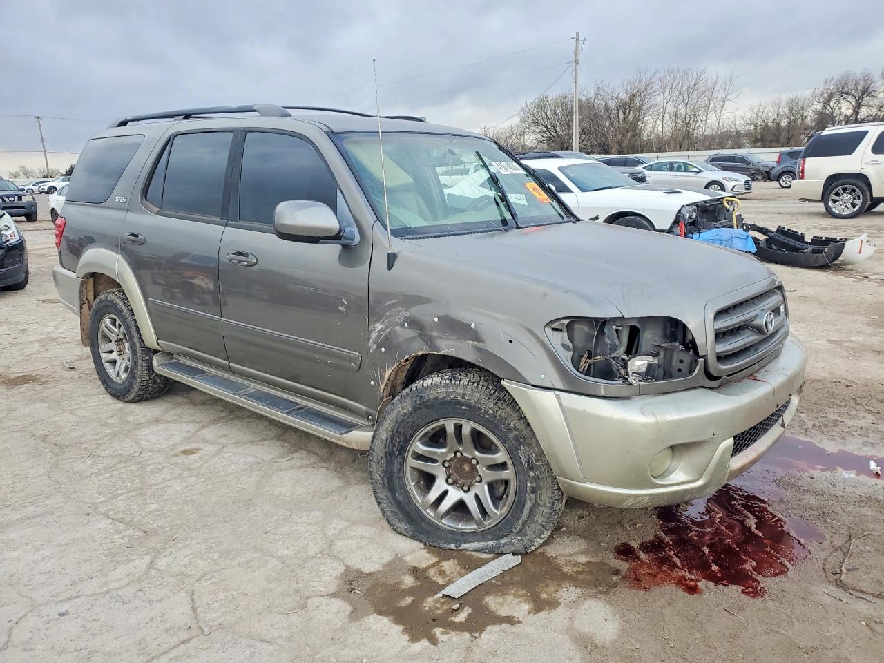 Toyota Sequoia 2004 — 5