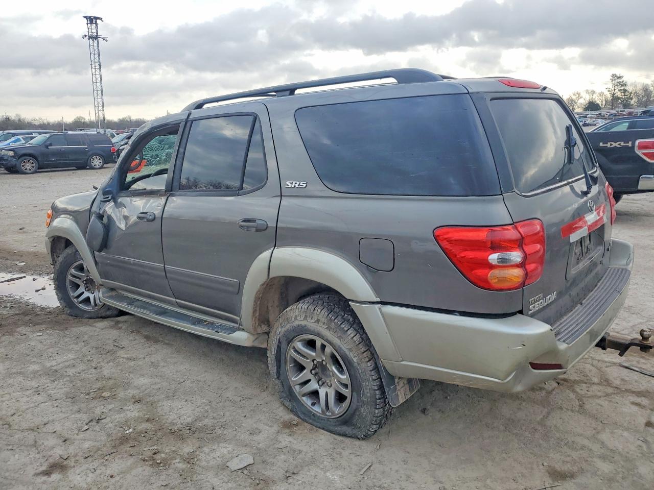 Toyota Sequoia 2004 — 3