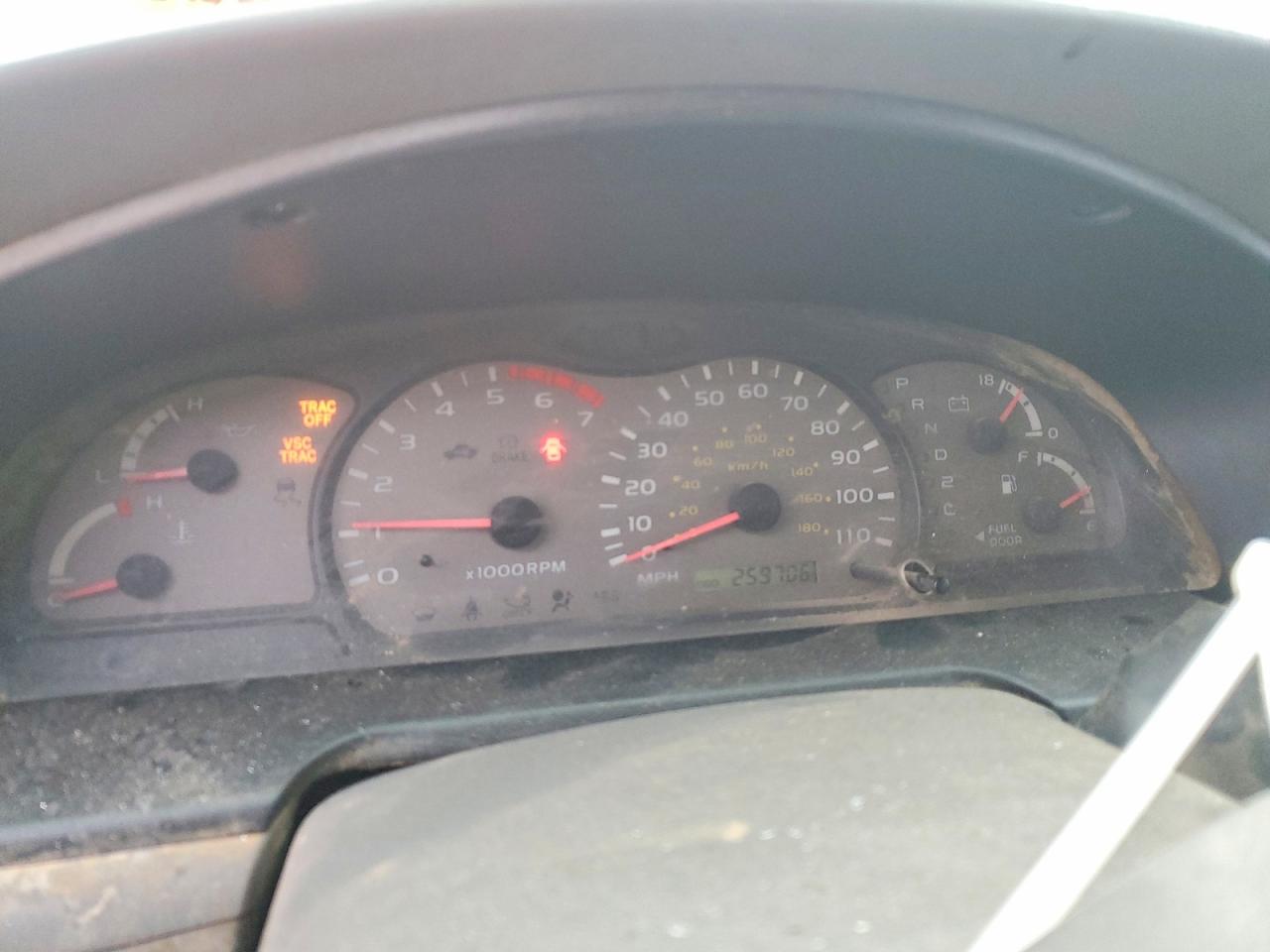 Toyota Sequoia 2004 — 10