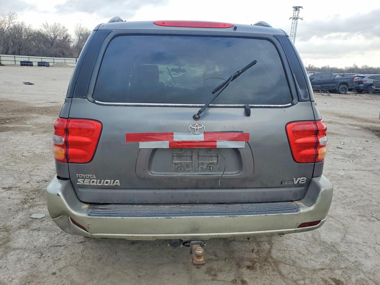 Toyota Sequoia 2004 — 7