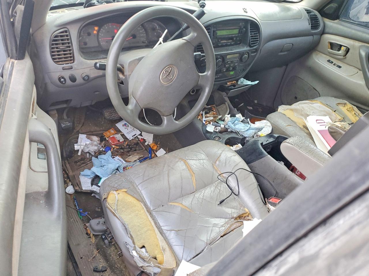 Toyota Sequoia 2004 — 9
