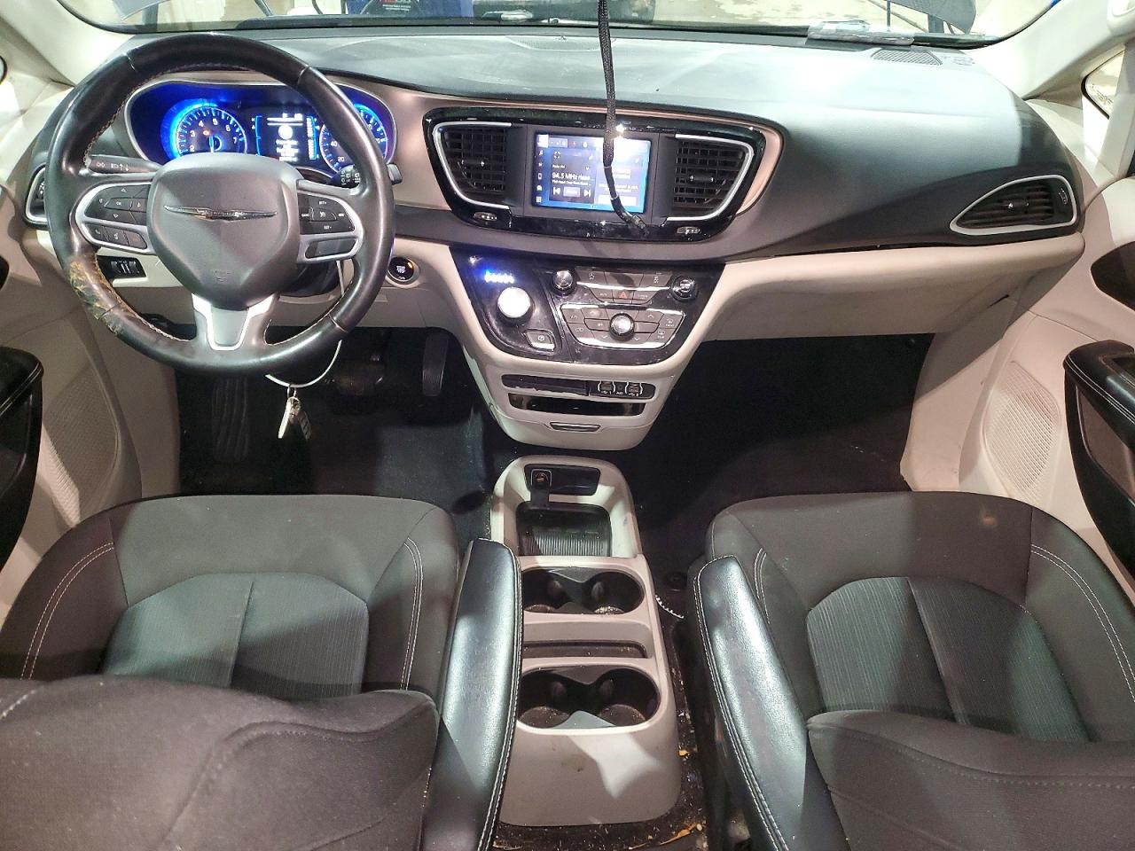Chrysler Voyager 2022 — 9