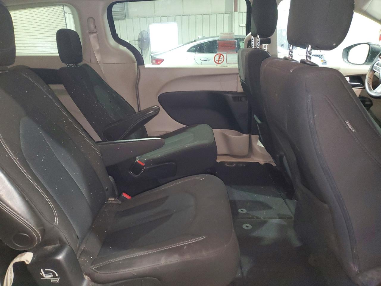 Chrysler Voyager 2022 — 12