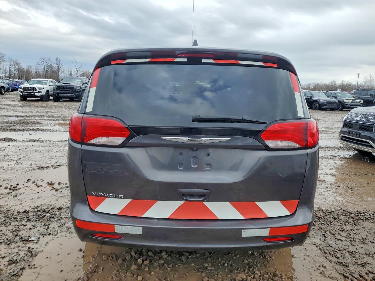 Chrysler Voyager 2022 — 7