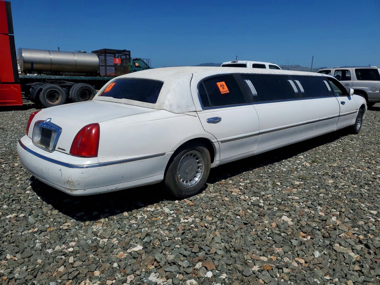 Lincoln Town Car 2001 — 4