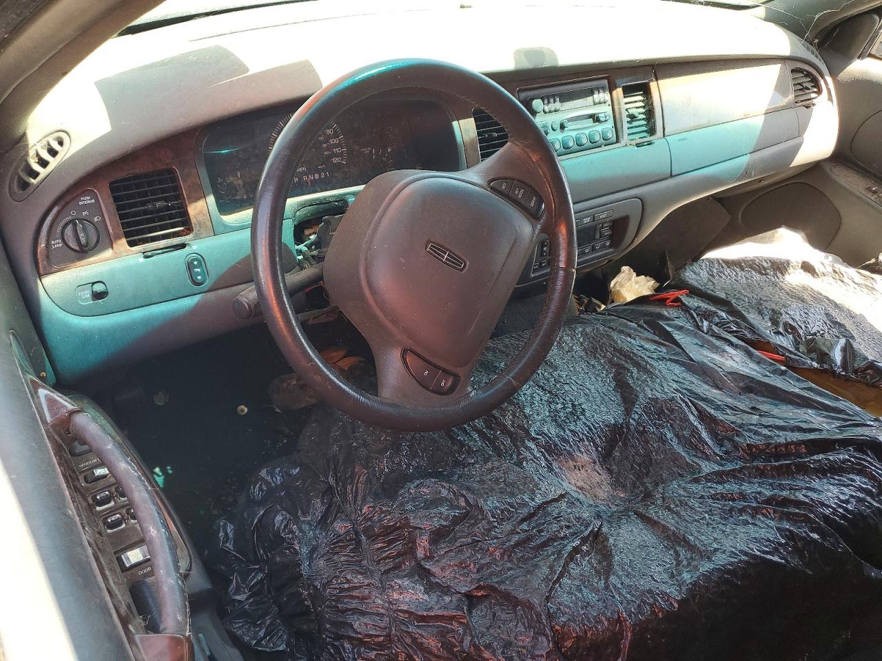 Lincoln Town Car 2001 — 9