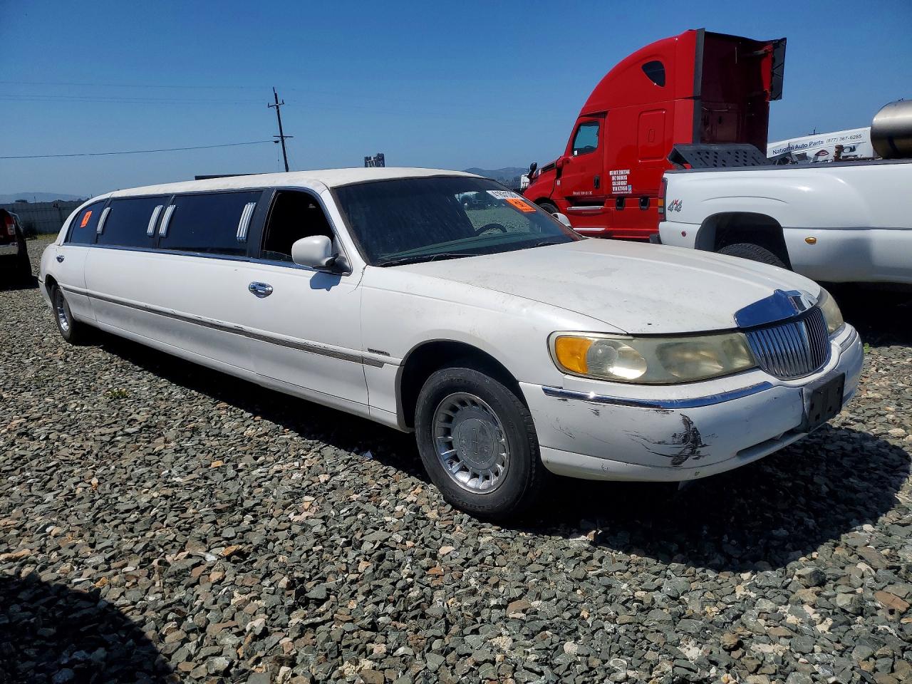 Lincoln Town Car 2001 — 5