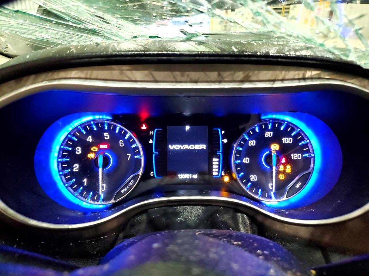 Chrysler Voyager 2021 — 10