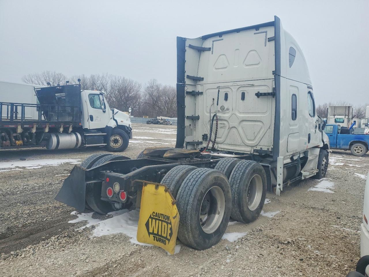 2020 FREIGHTLINER CASCADIA 126