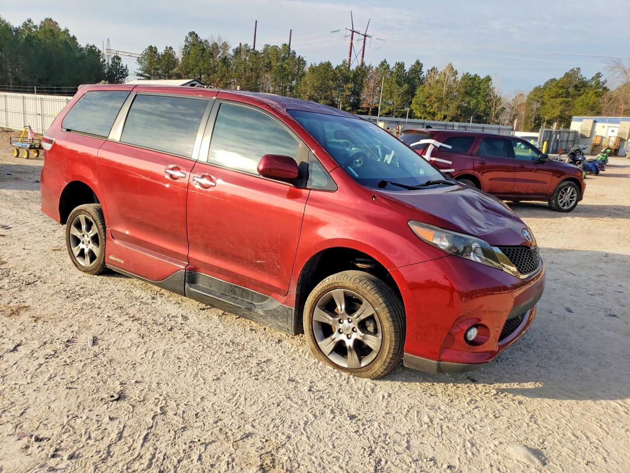 2013 TOYOTA SIENNA SE 8-PASSENGER