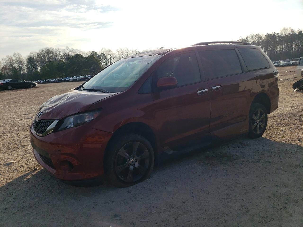 2013 TOYOTA SIENNA SE 8-PASSENGER
