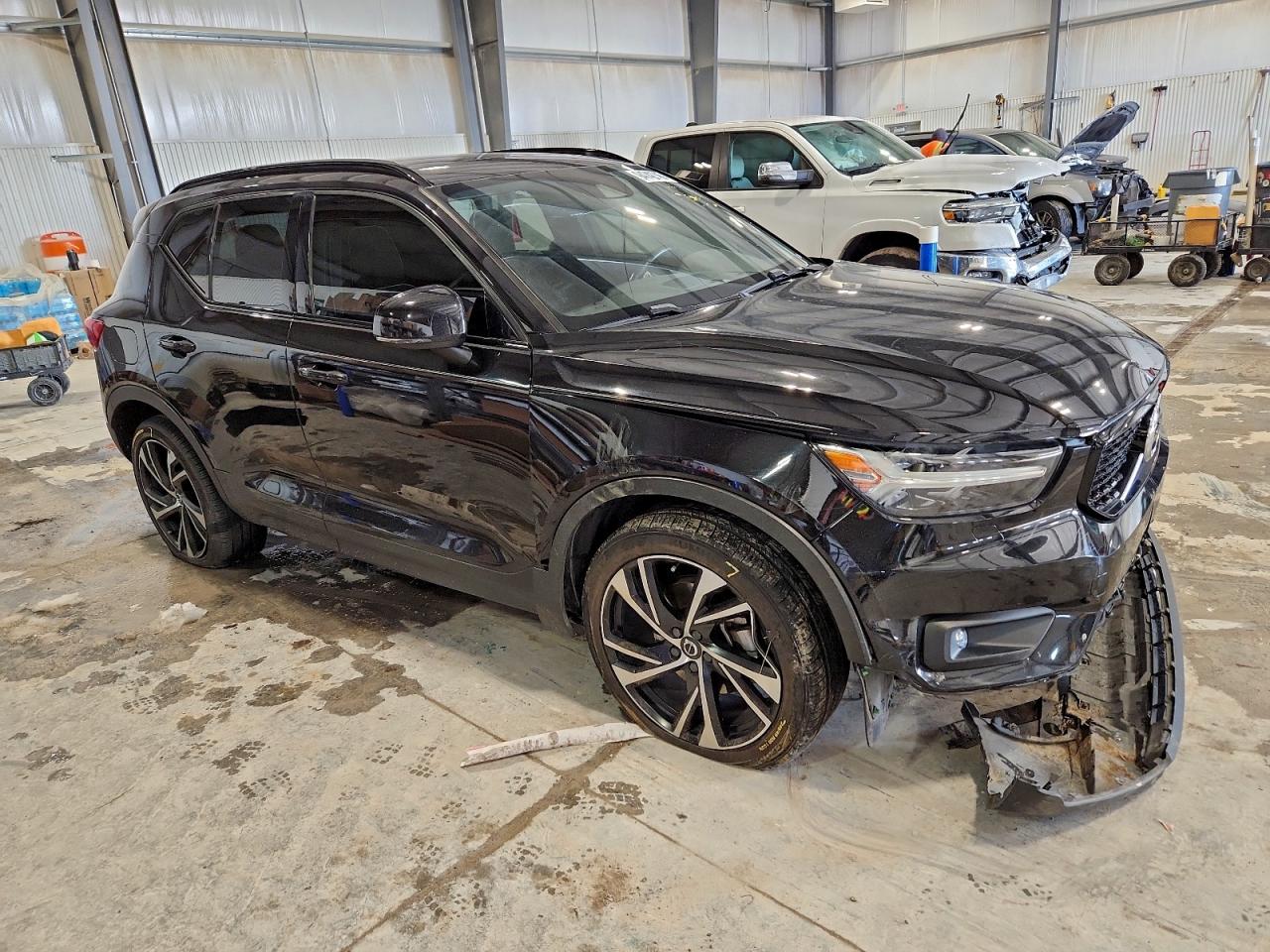 VOLVO XC40 2021 — 5