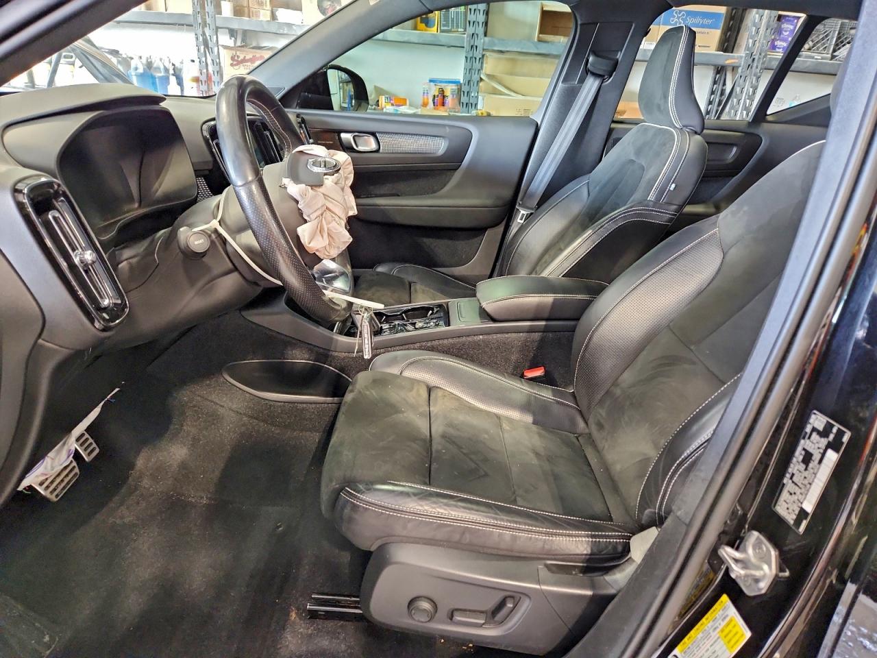 VOLVO XC40 2021 — 8