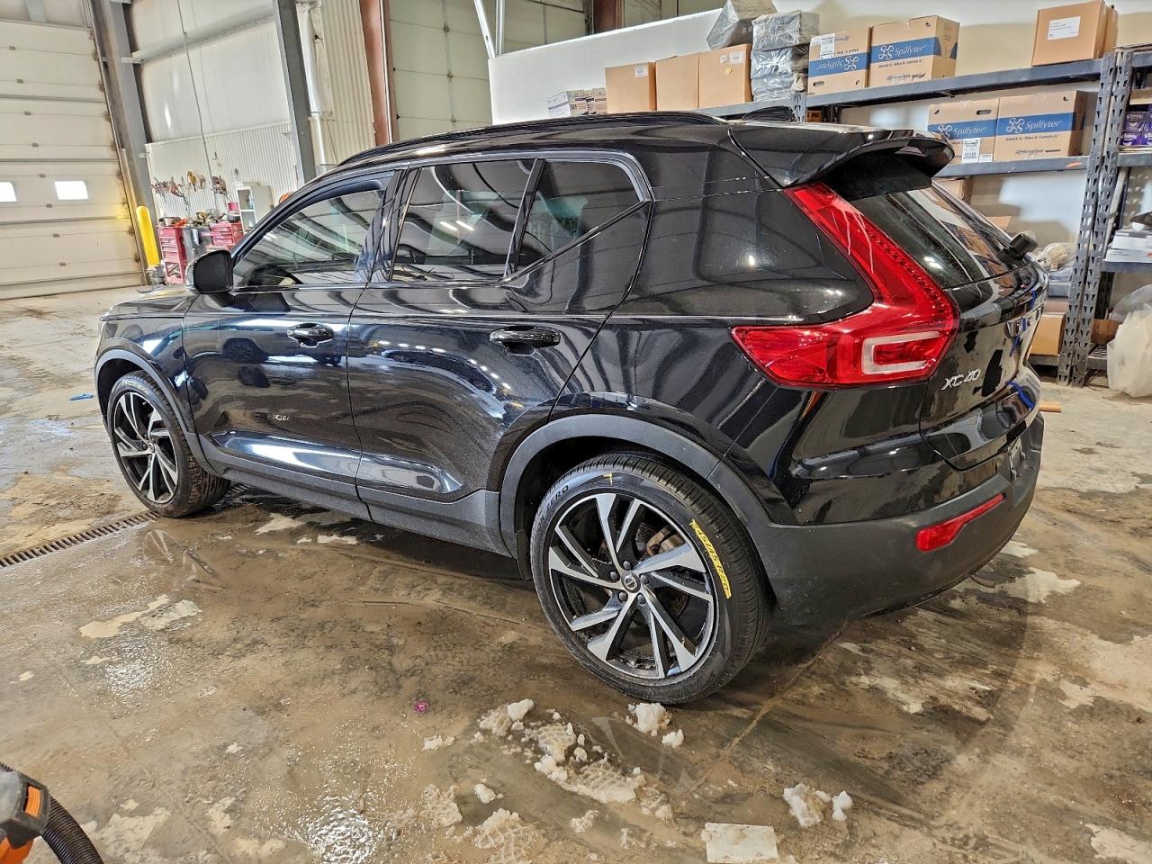 VOLVO XC40 2021 — 3