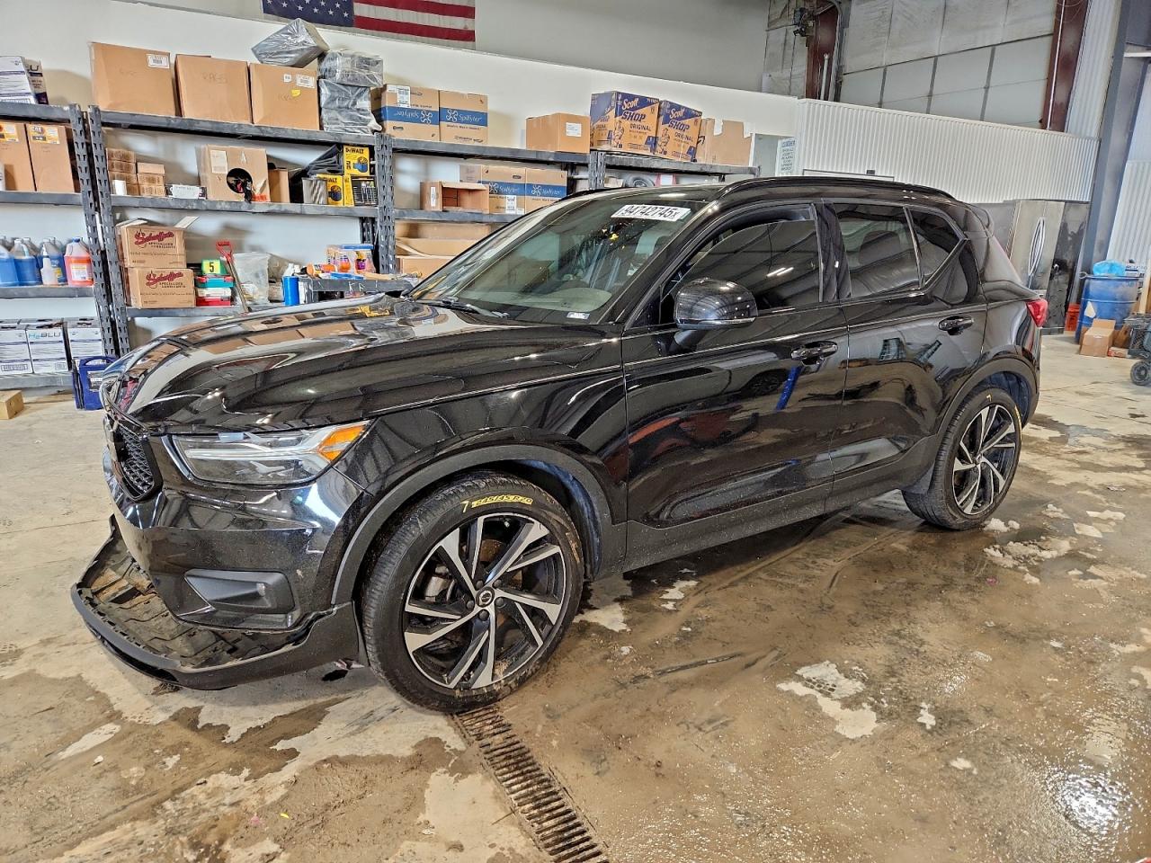 VOLVO XC40 2021 — 2