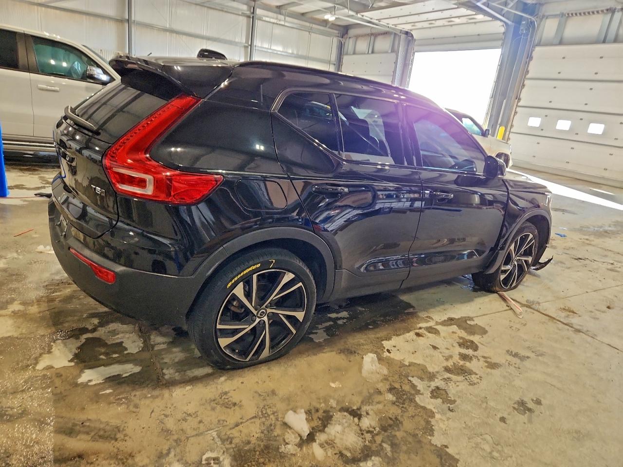 VOLVO XC40 2021 — 4