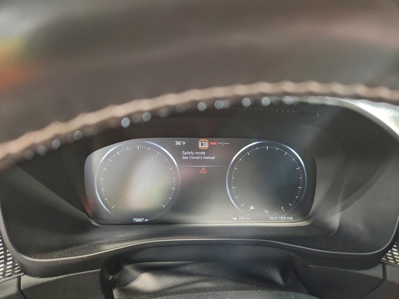 VOLVO XC40 2021 — 10