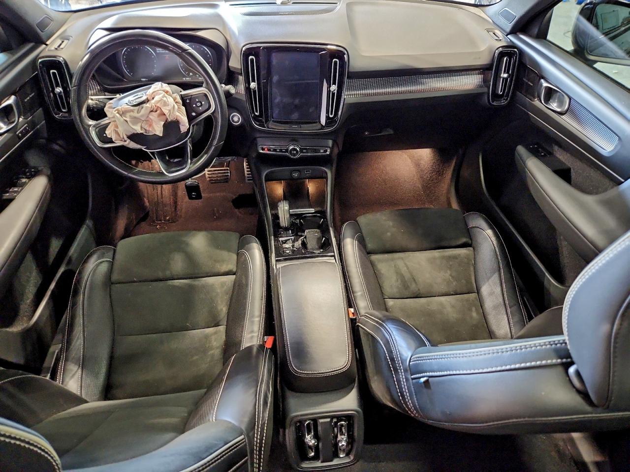 VOLVO XC40 2021 — 9
