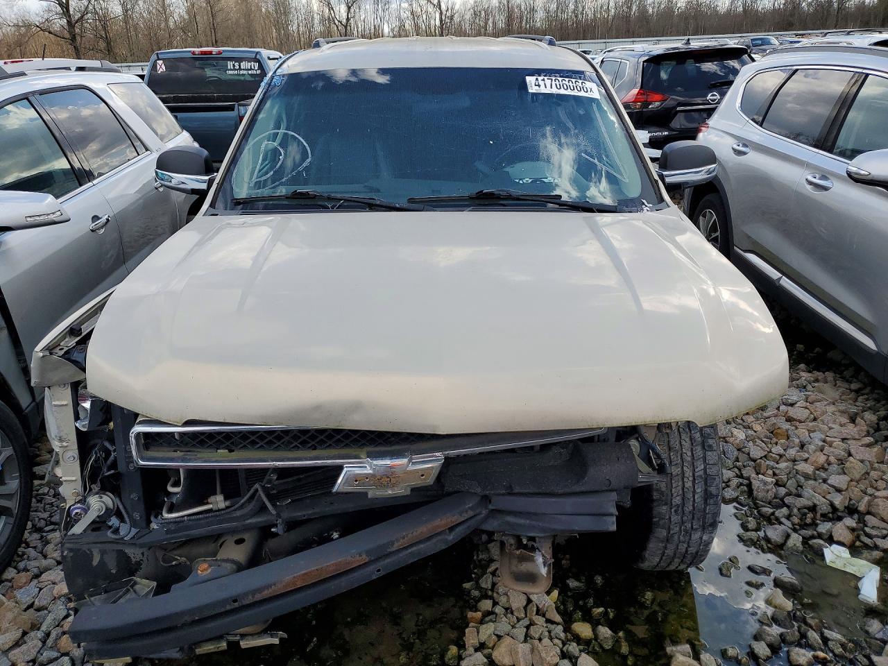 CHEVROLET SUBURBAN 2010 — 6