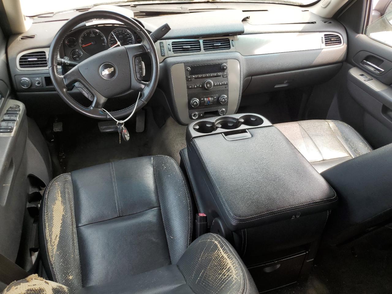 CHEVROLET SUBURBAN 2010 — 9