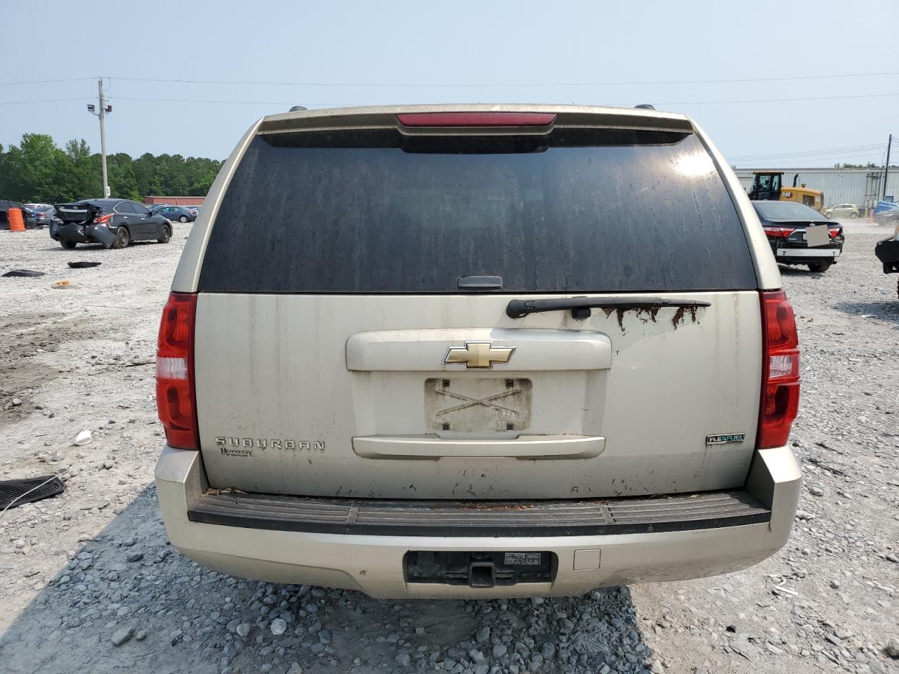 CHEVROLET SUBURBAN 2010 — 7