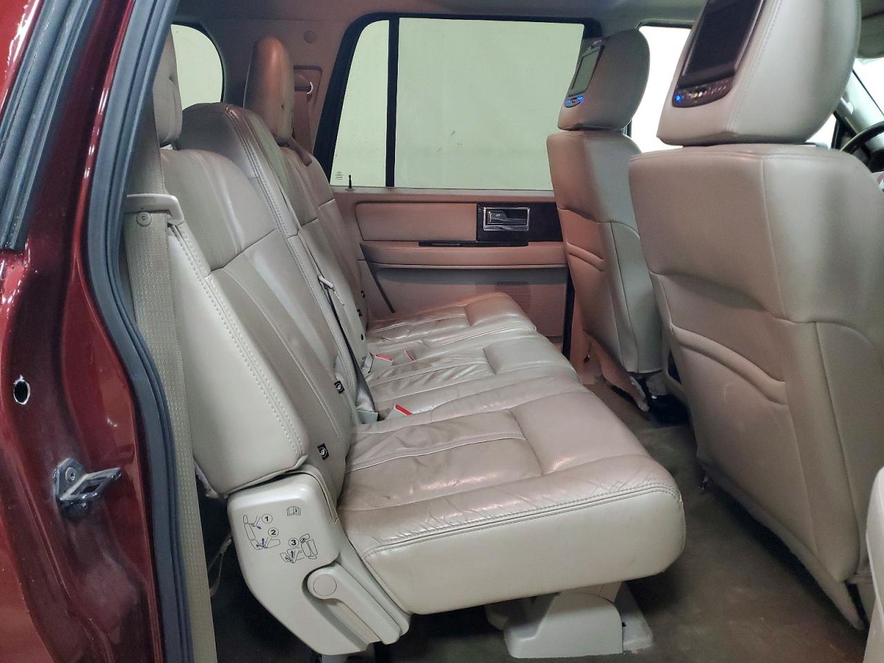 LINCOLN NAVIGATOR 2015 — 12
