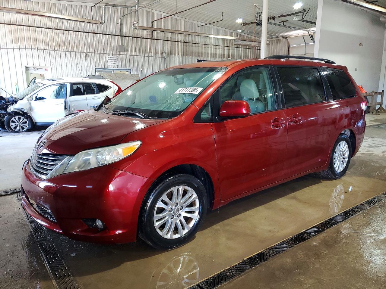 2012 TOYOTA SIENNA XLE 8-PASSENGER