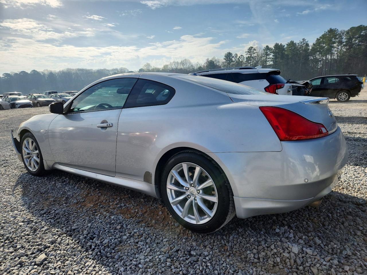 INFINITI G37 COUPE 2011 — 3
