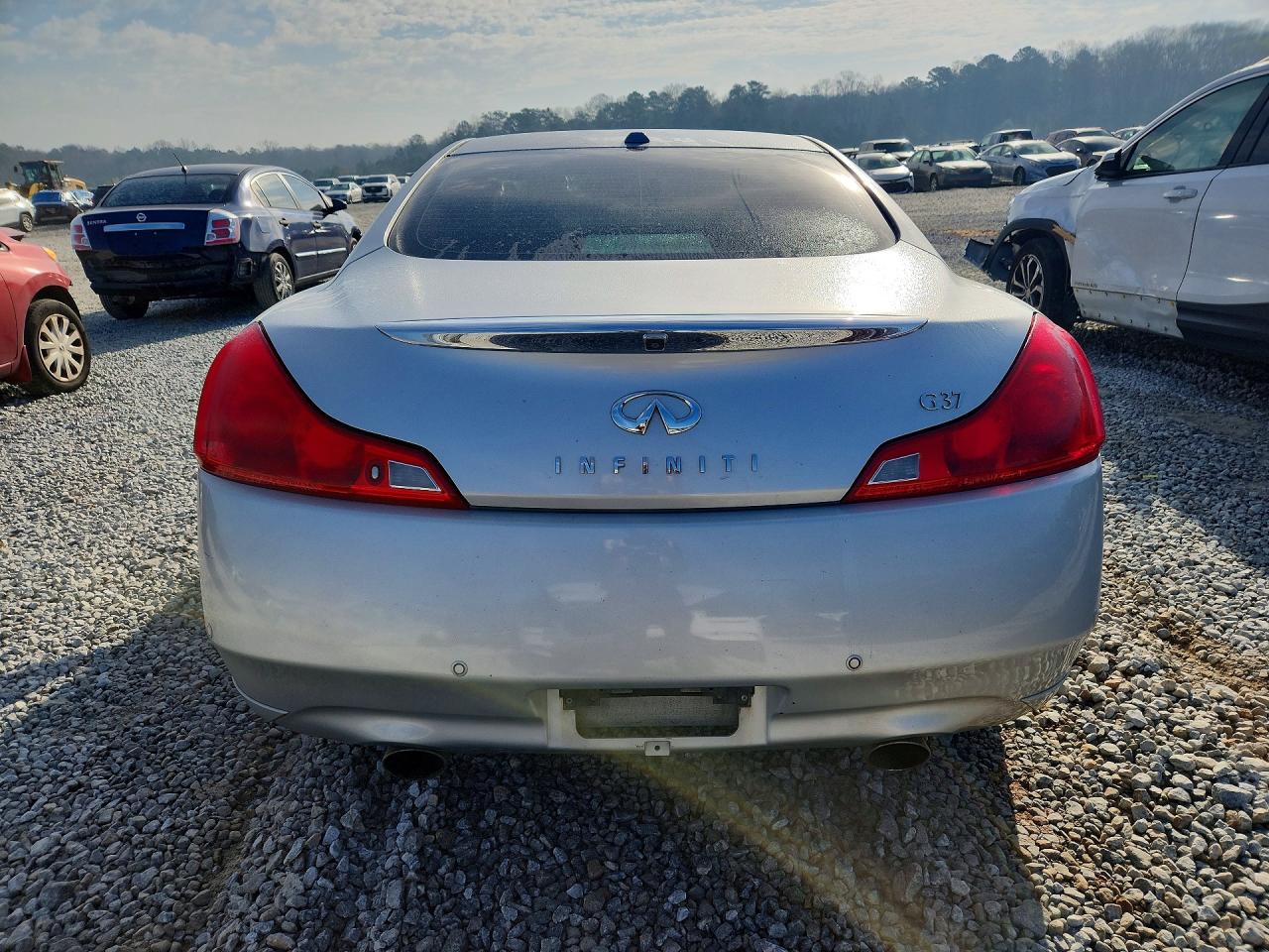 INFINITI G37 COUPE 2011 — 7
