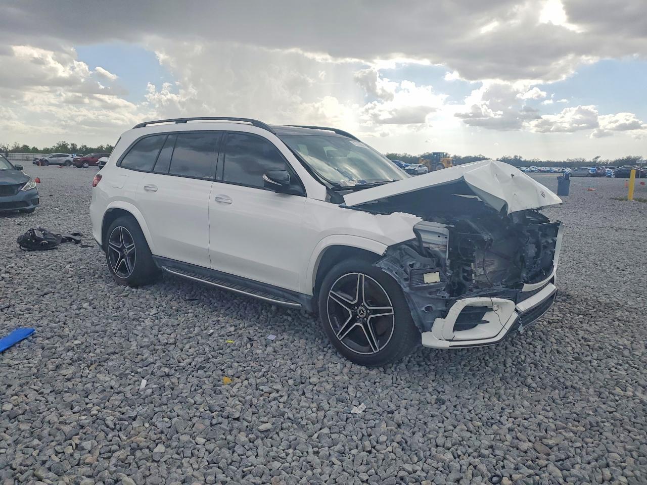 MERCEDES-BENZ GLS 2024 — 5