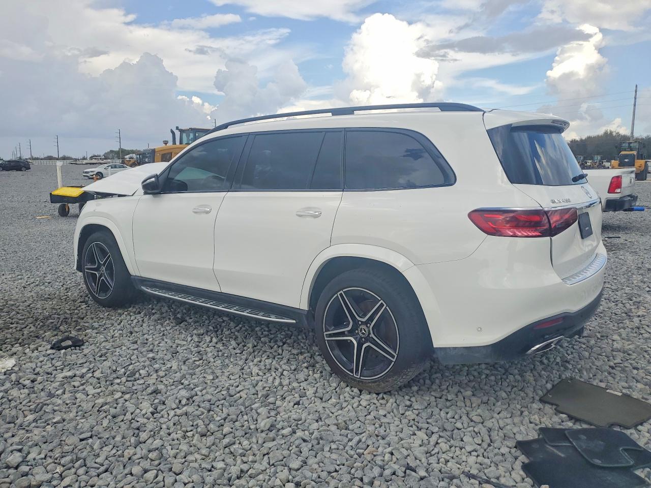 MERCEDES-BENZ GLS 2024 — 3