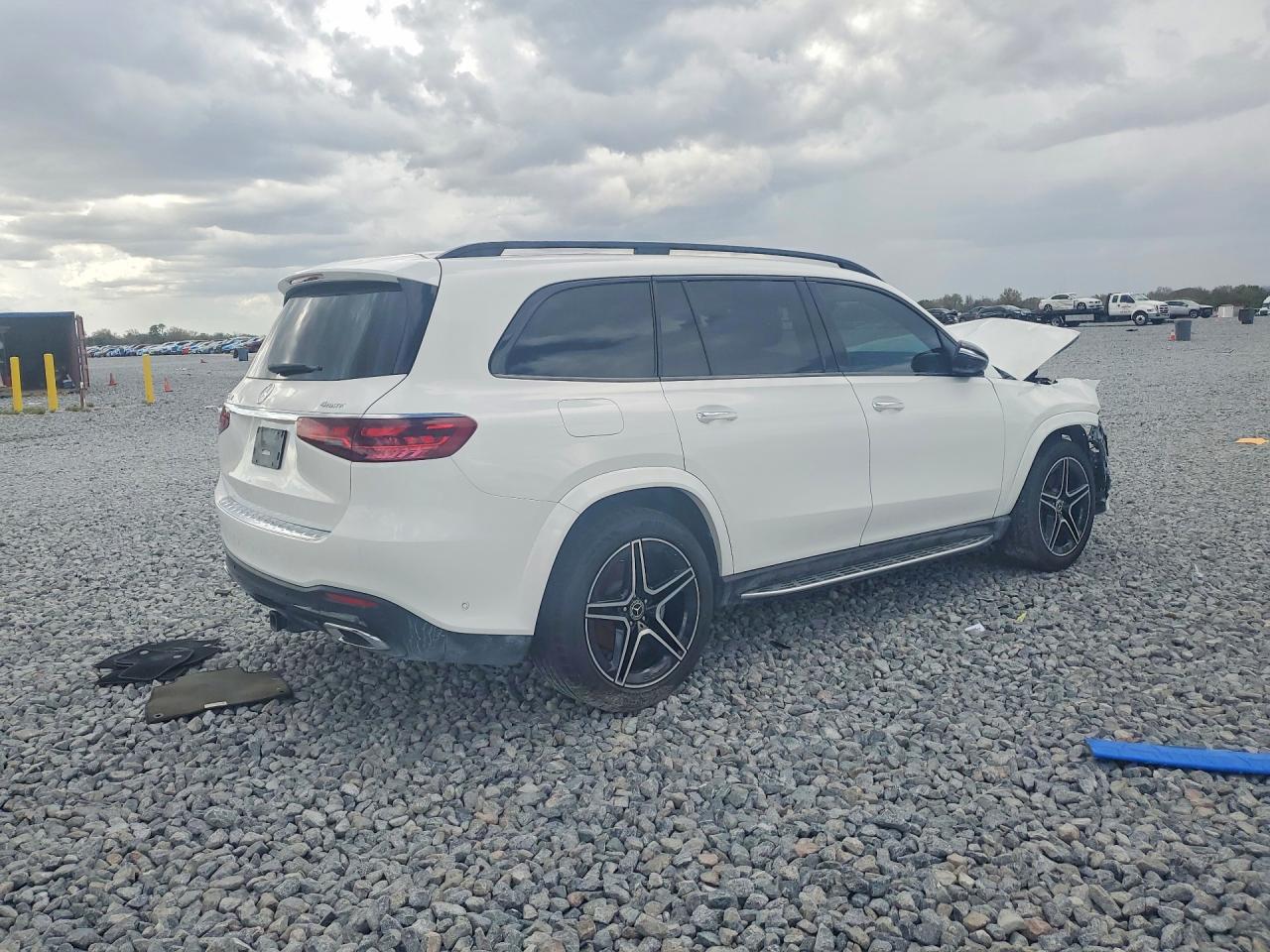 MERCEDES-BENZ GLS 2024 — 4