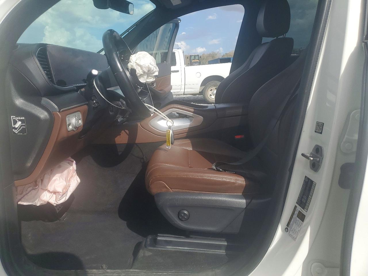 MERCEDES-BENZ GLS 2024 — 8