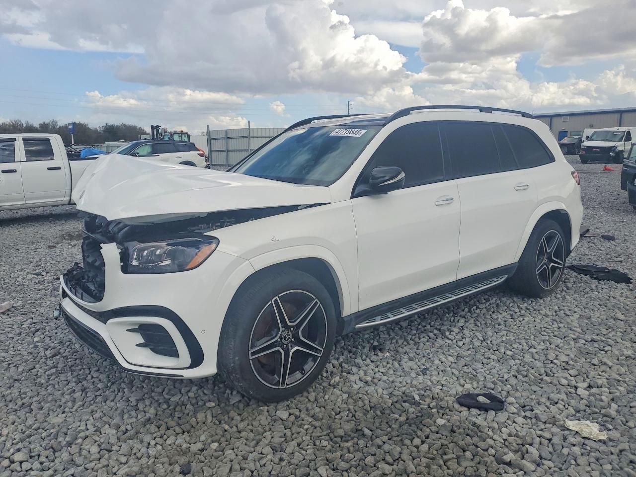 MERCEDES-BENZ GLS 2024 — 2