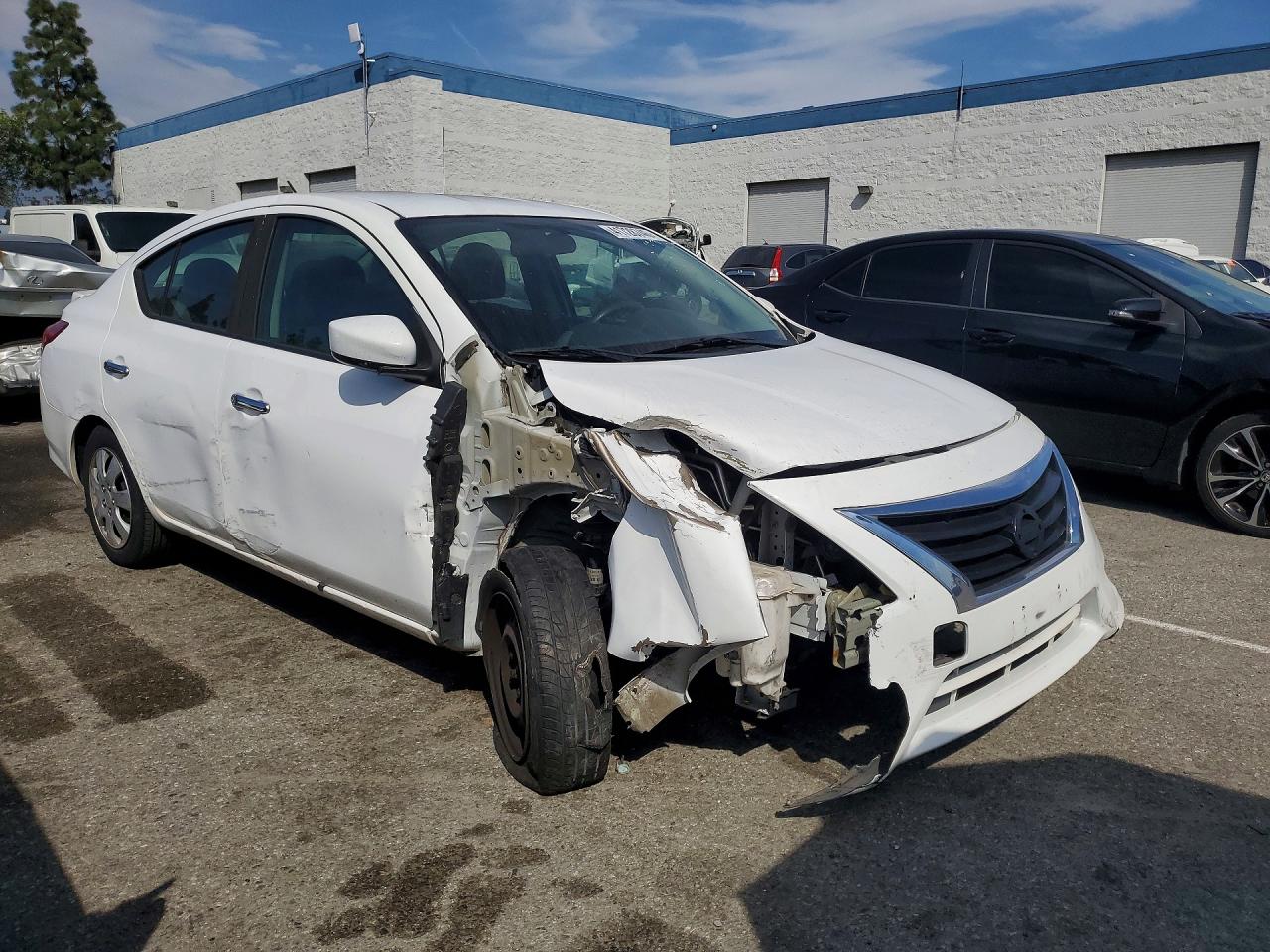 2019 NISSAN VERSA SV
