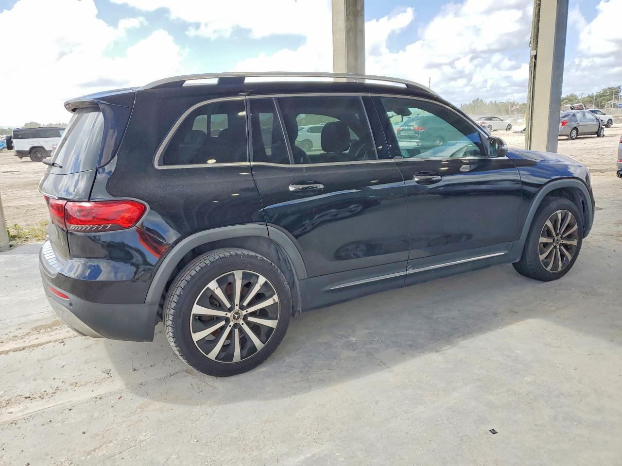 MERCEDES-BENZ GLB 2021 — 4