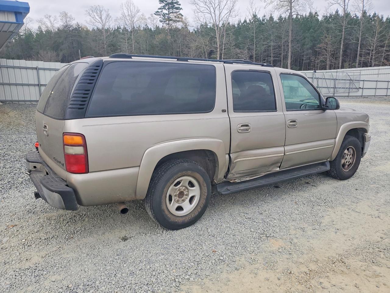 CHEVROLET SUBURBAN 2001 — 4